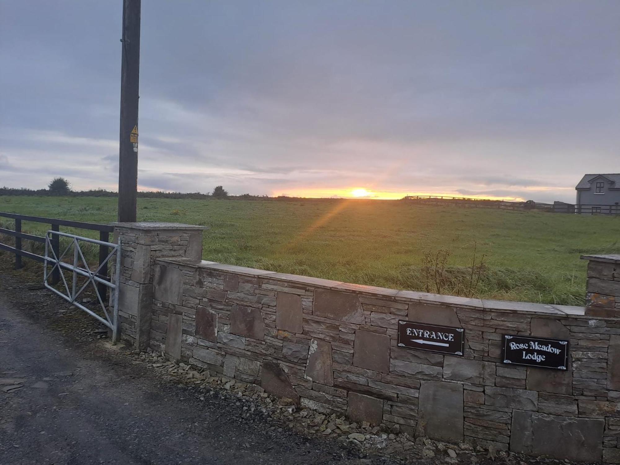 Rose Meadow Lodge Liscannor Eksteriør bilde